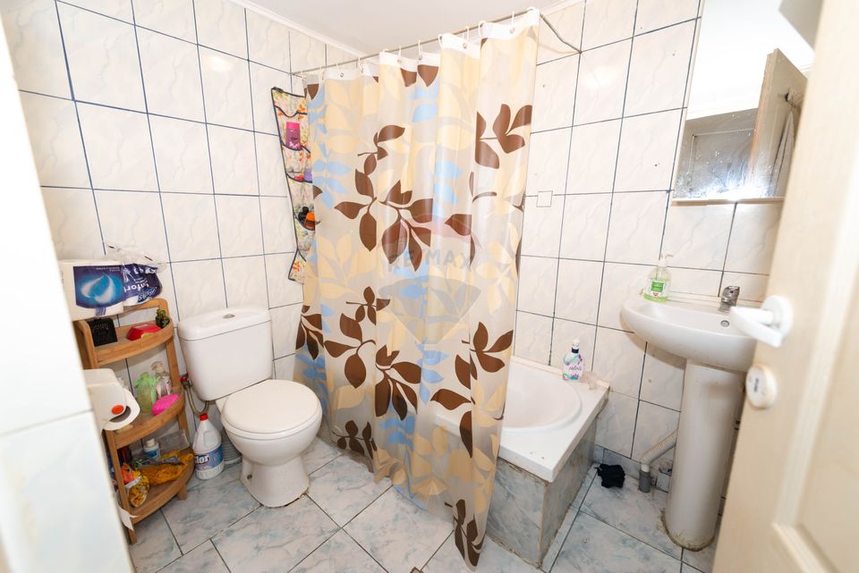 Casă de vânzare si teren 266mp în zona Giulesti