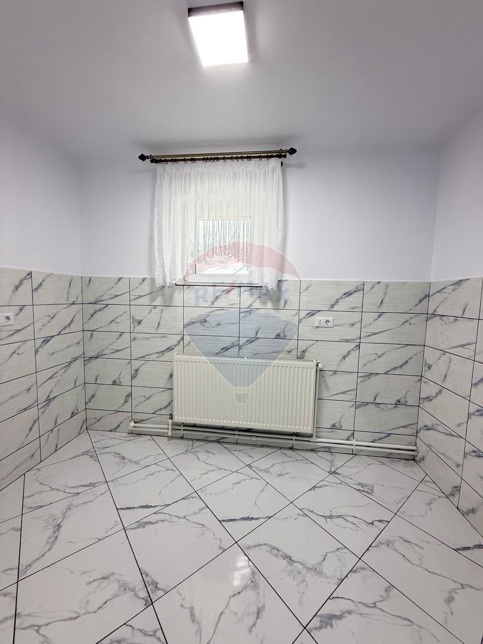 Apartament 2 camere ULTRACENTRAL – renovat complet – Ostra, Suceava