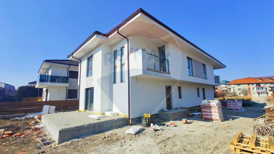 4 room House / Villa for sale