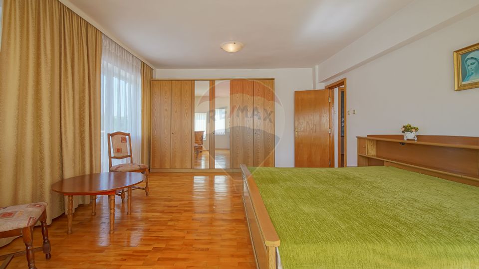 Vila impunatoare, rezidenta cu pretentii, Tractorul, Brasov