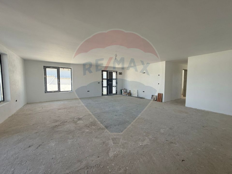 CASA INDIVIDUALA DE VANZARE IN SURA MICA