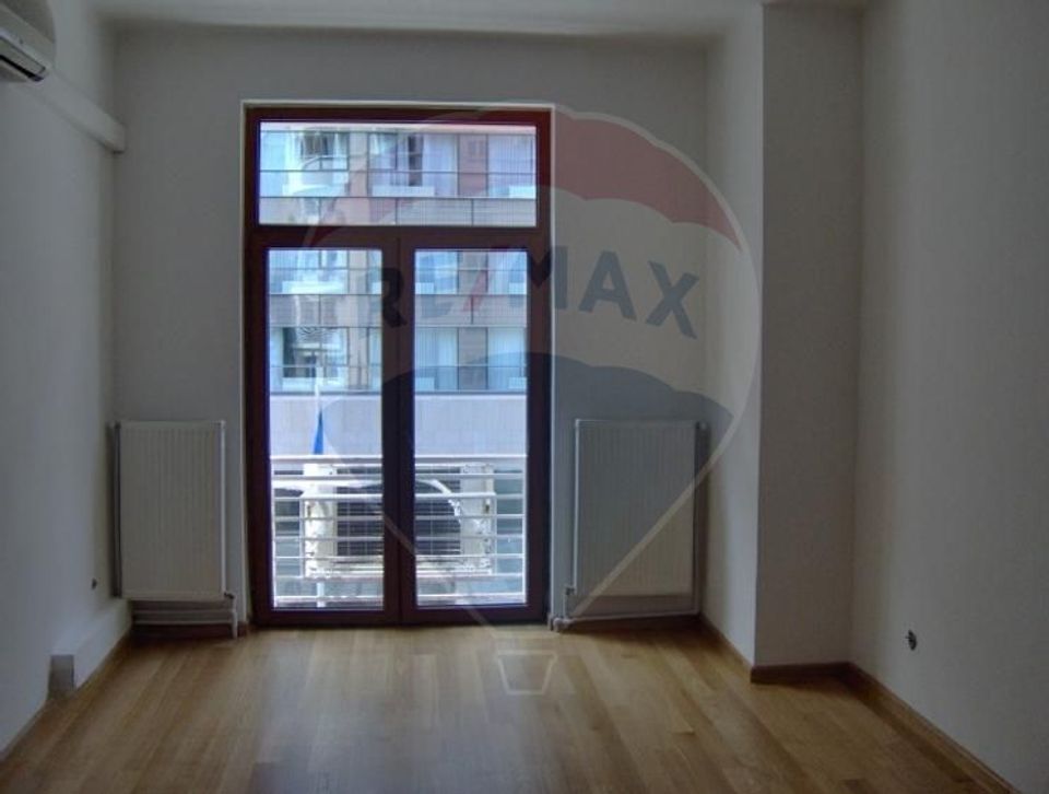 Apartament 6 camere decomandat