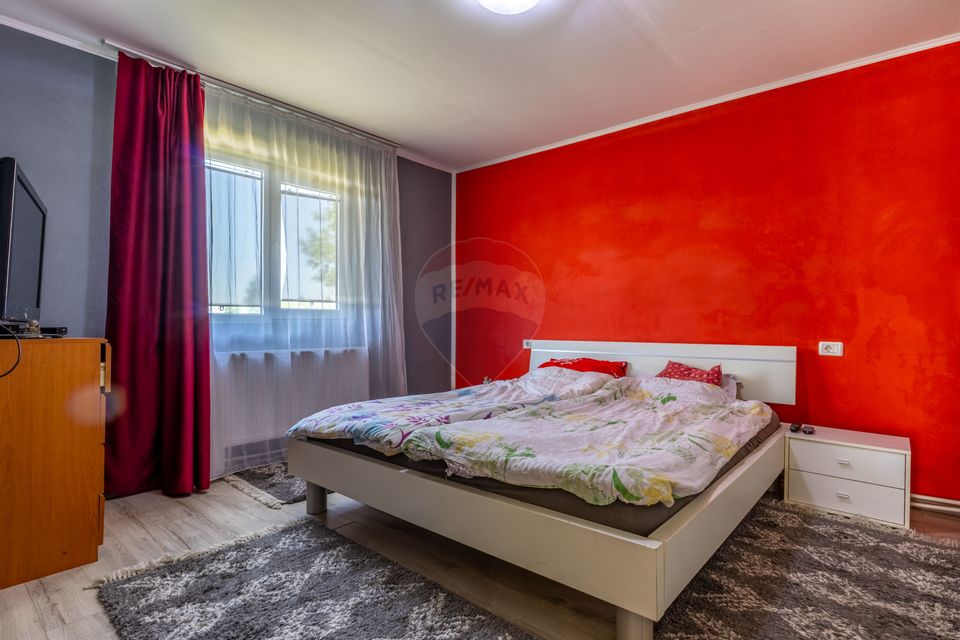 Proprietate versatilă cu casă, două hale și teren generos