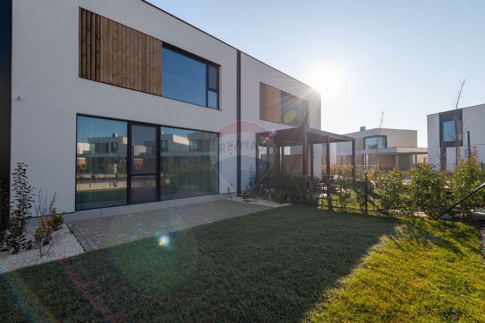 De vanzare Vila verde deosebita cu 3 camere Amber Forest Tunari