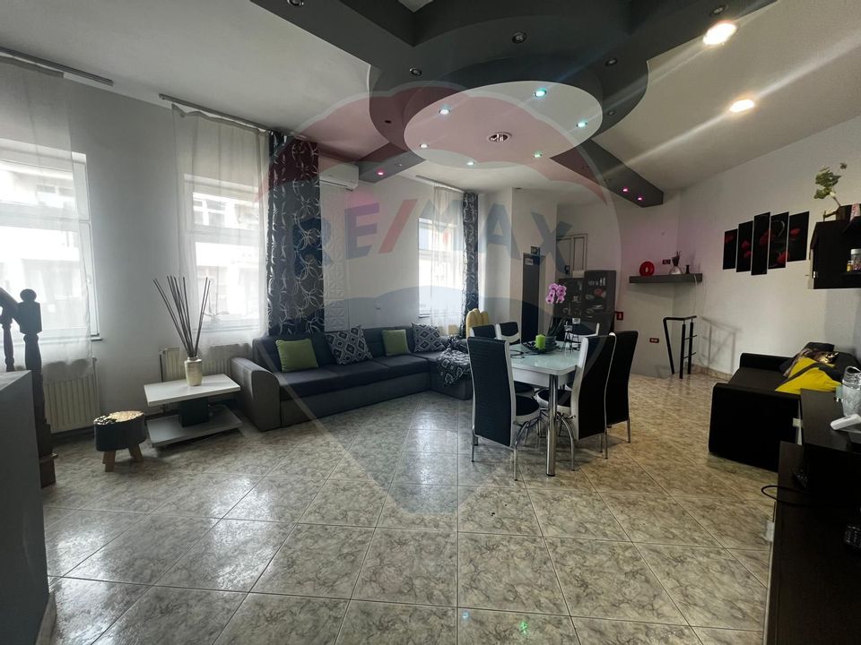 Casă pe doua nivele 3 camere zona Intim