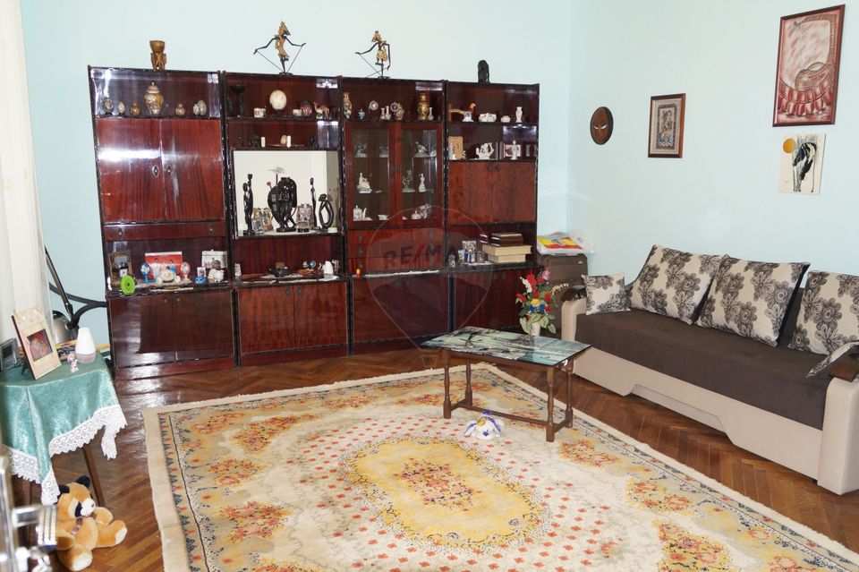 REZERVAT ! Apartament cu 2 camere, Centrul Istoric, ideal investitie!