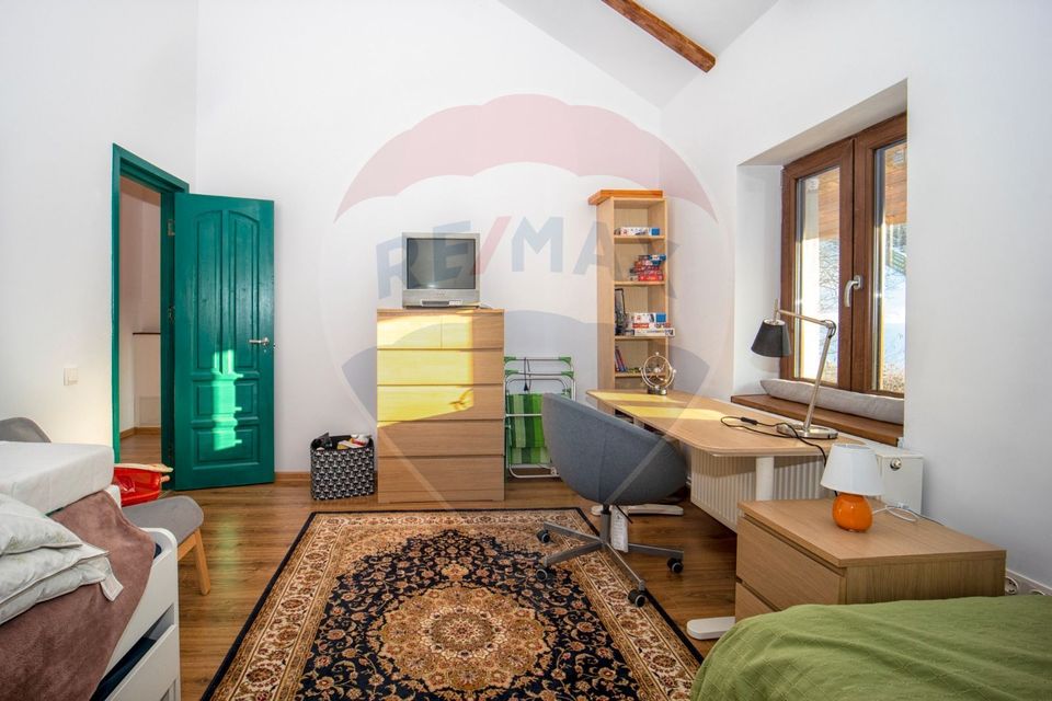 Casă cu două corpuri, teren 835 mp, str. I.L. Caragiale, Râșnov