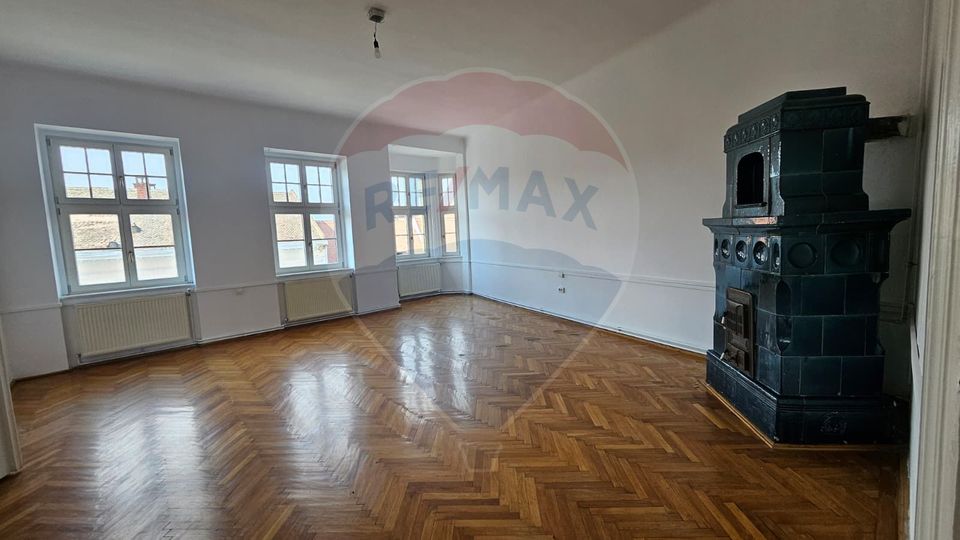 120sq.m Commercial Space for rent, Ultracentral area