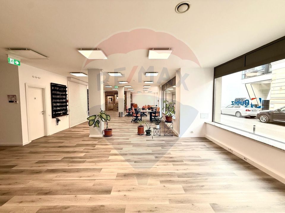 De închiriat spațiu Comercial/ de Birouri modern, Central