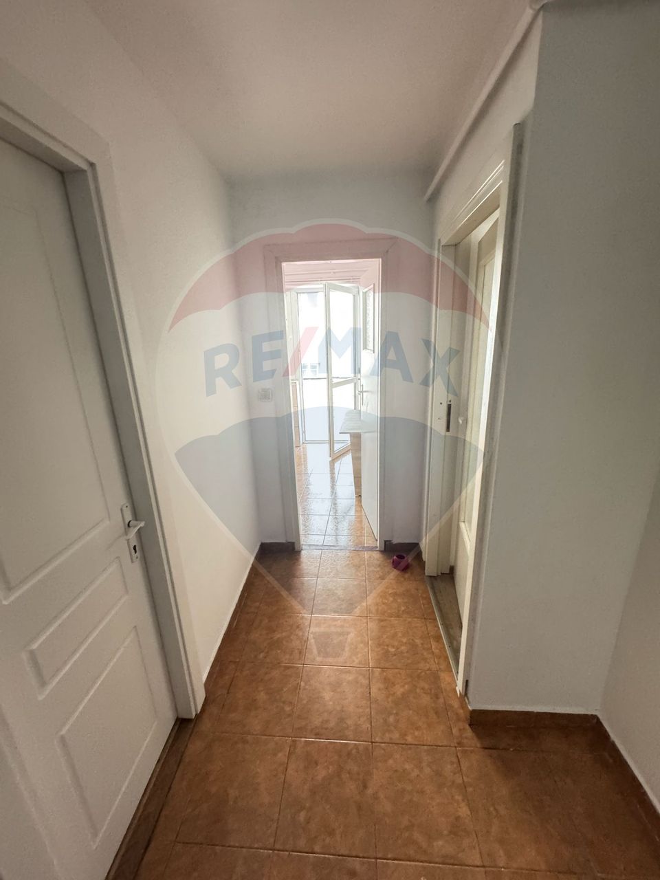 Decomandata,etaj4/5, lift,  libera,Craiovita, Kaufland, ,centrala