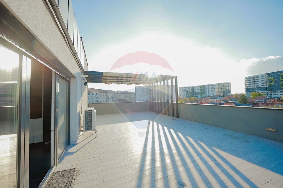 Loft penthouse, 3 rooms, on two levels, with terraces of 108 sqm