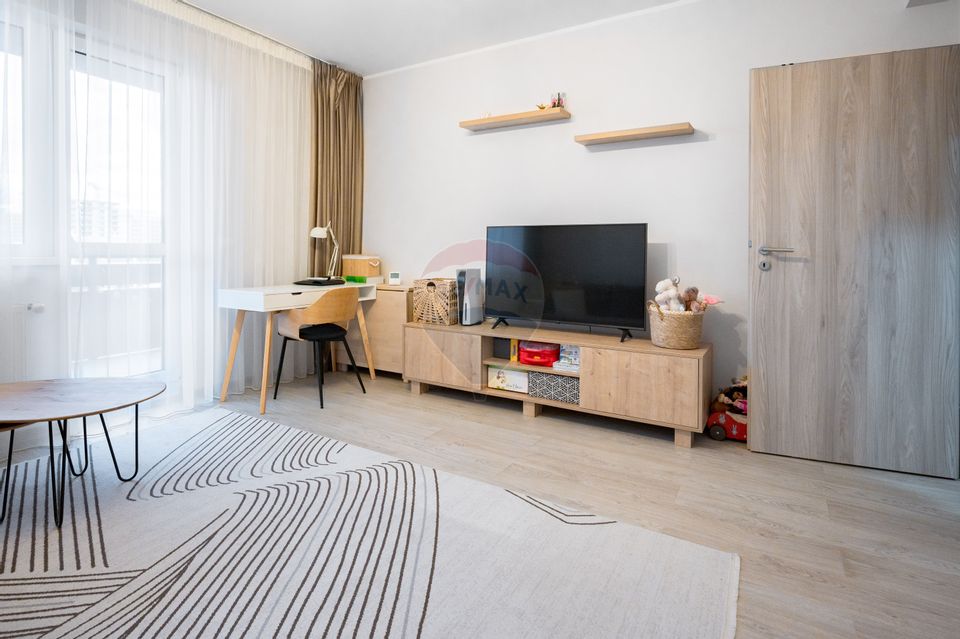 Apartament cu 2 camere,  2 băi și parcare subterană în Tractorul