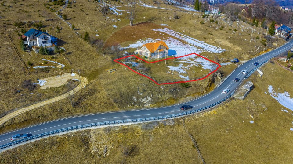 Teren intravilan CU PRIVELISTE DE POVESTE- Fundata- Romania