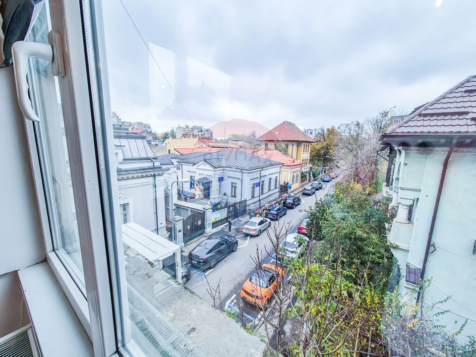 Apartament cu 4 camere de inchiriat, situat in zona Armenesca