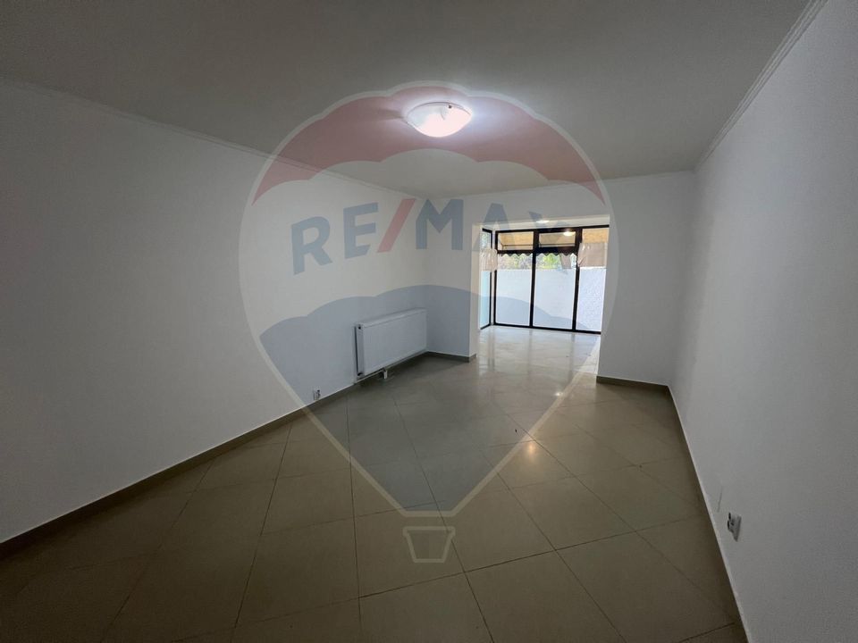 30sq.m Commercial Space for rent, Central area