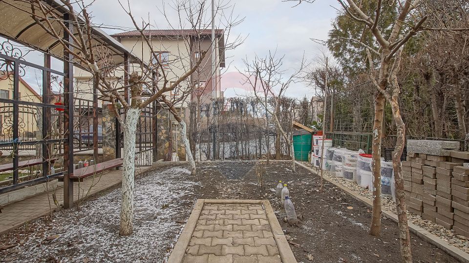 4 room House / Villa for sale, Tractorul area