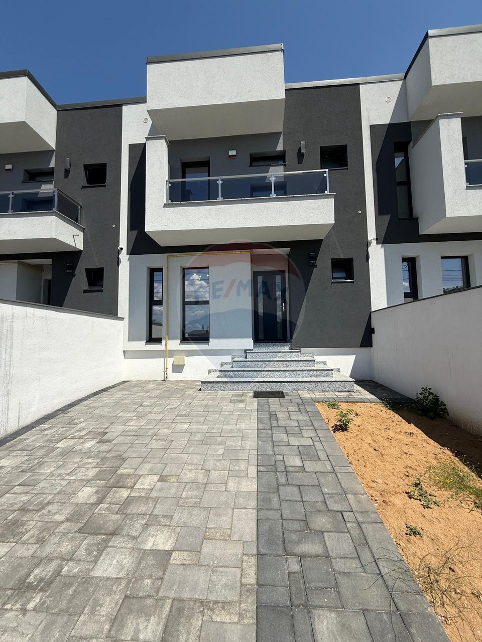 Casa moderna, zona Gara, gata de mutat