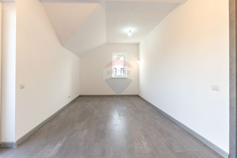 CASE NOI ÎN ARHITECTURĂ ALPINO-MODERNĂ CU ALEE PRIVATA | CRISTIAN