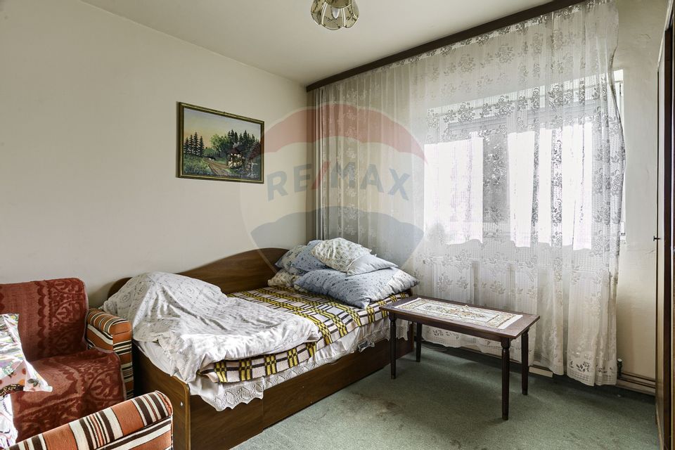 Apartament cu 4 camere de vânzare în zona Aradul Nou