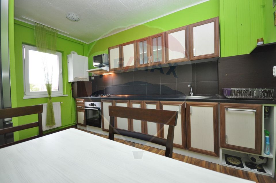 4 room Apartment for sale, Tractorul area