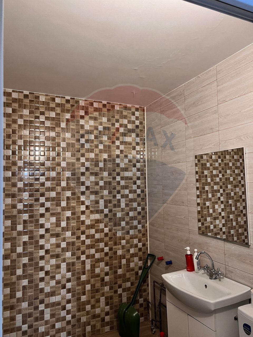 100sq.m Commercial Space for rent, Republicii area