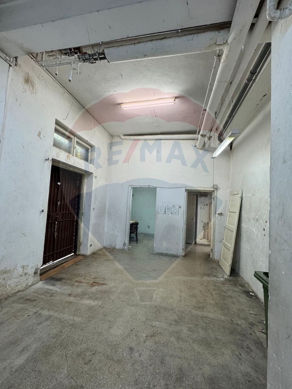 De inchiriat spatiu comercial / Vitrina stradala/ Gara de Nord/ 98mp