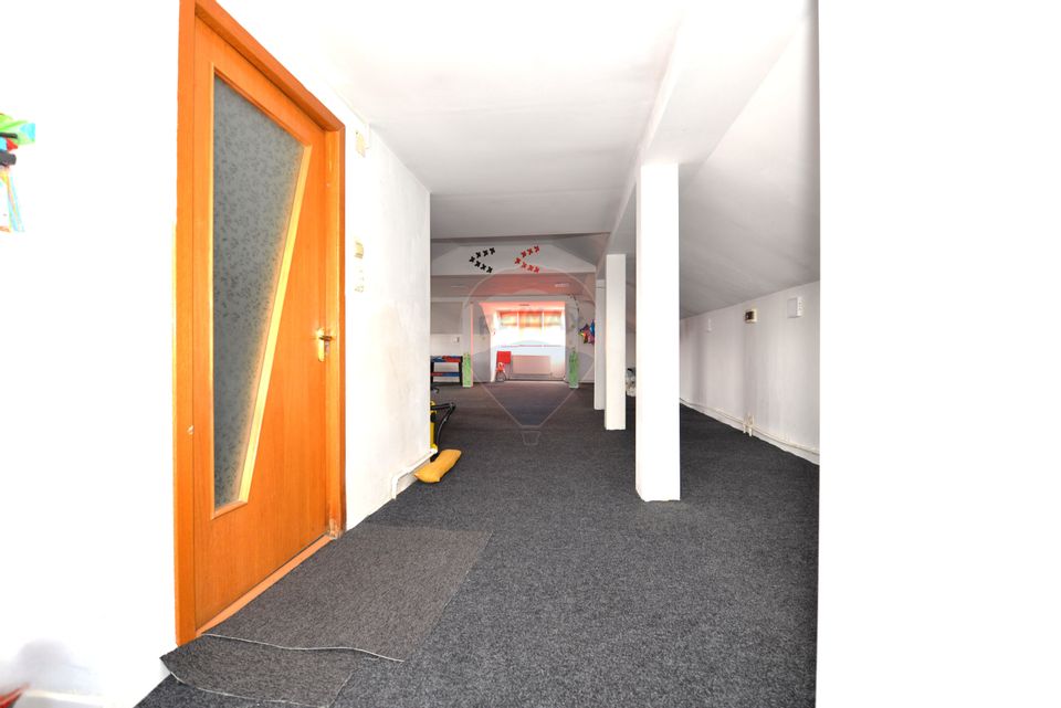 Spațiu comercial 13 camere de vanzare in Drumul Taberei Bdul Timisoara