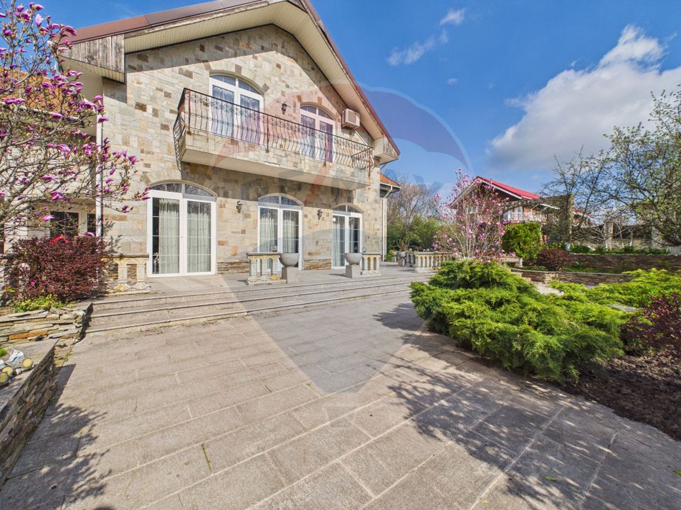 608sq.m Commercial Space for sale