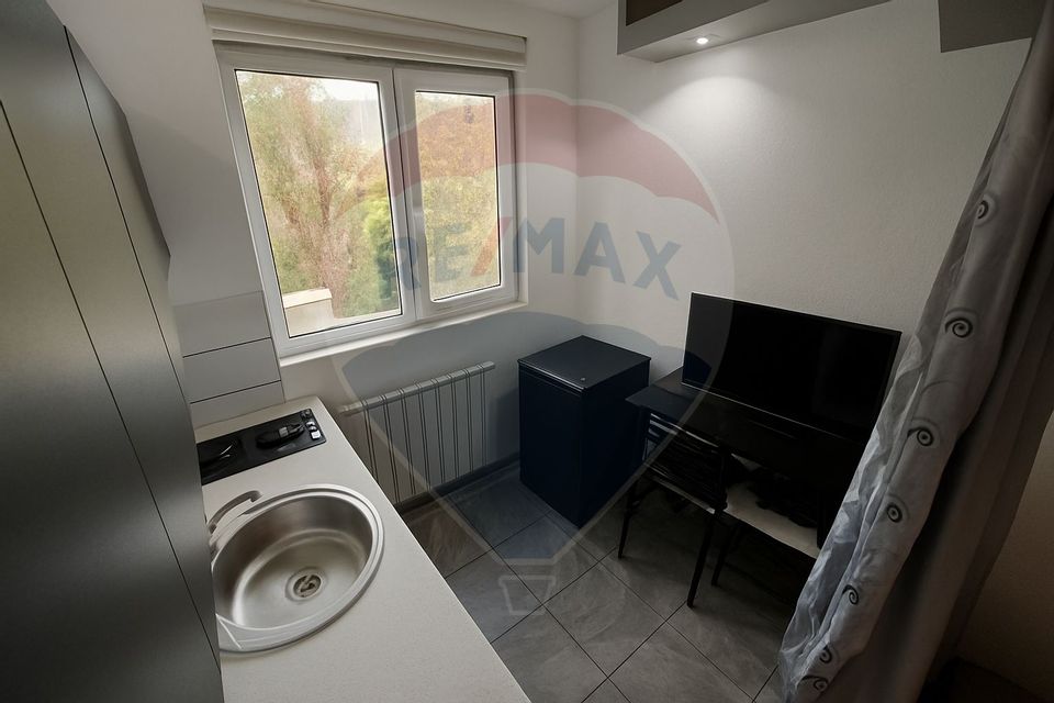 Garsonieră 15 mp utili + boxa 15 mp • mobilat • bloc cu lift • Titan