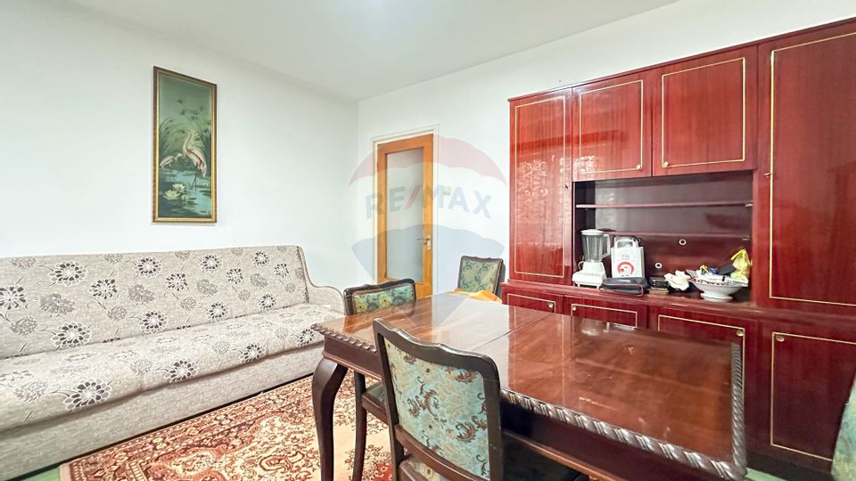 Apartament 3 camere de vanzare str Luica/P-ta Resita