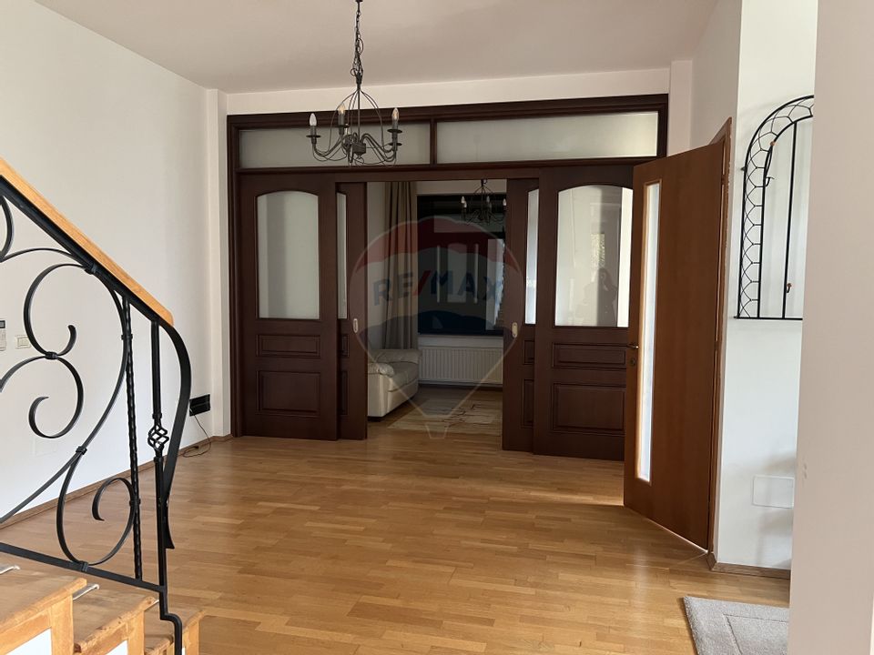 Casă / Vilă cu 5 camere de închiriat în zona Pipera