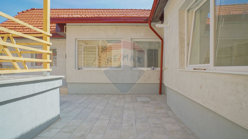 Casa renovată, cu garaj si teren de 679 mp, Scheii Brașovului