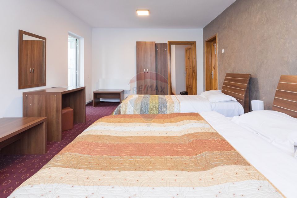 Hotel cu 23 unități de cazare, 2 săli de ședință, locație excelentă