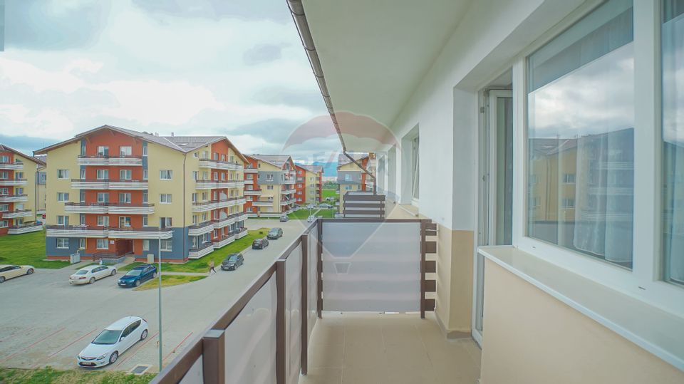 Apartament nou de inchiriat, mobilat si utiliat