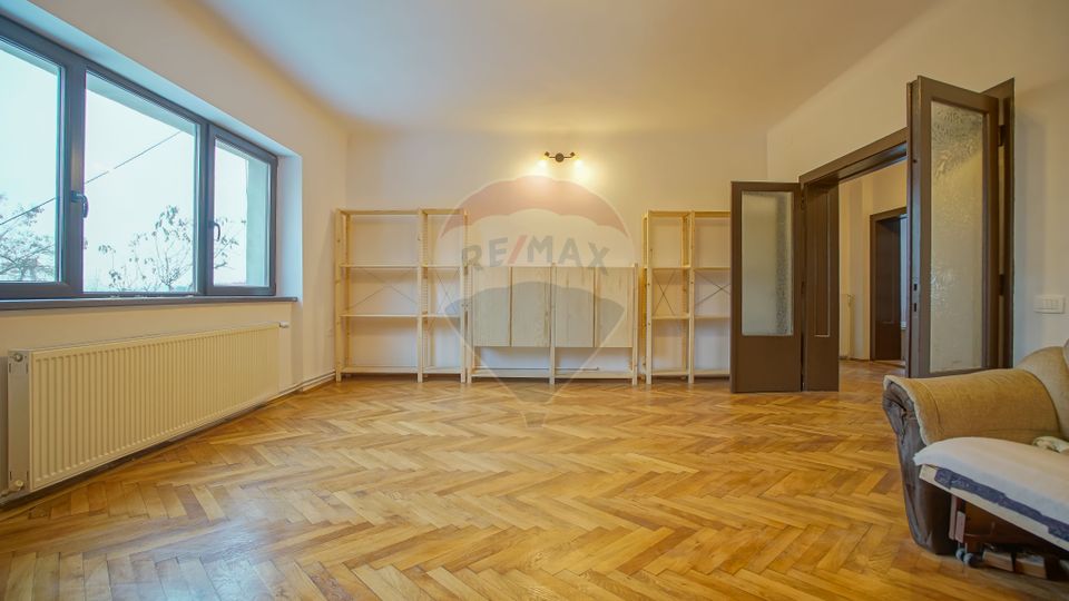 Apartament cu 3 camere în casă cu grădină Drumul Poienii