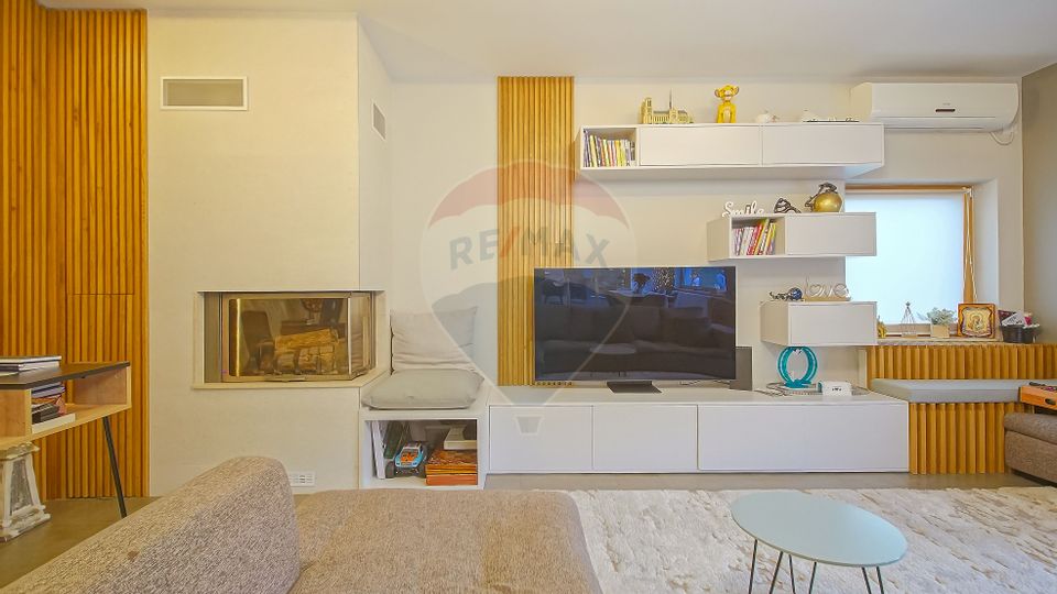 Vila moderna cu vedere spre padure Poiana Angelescu