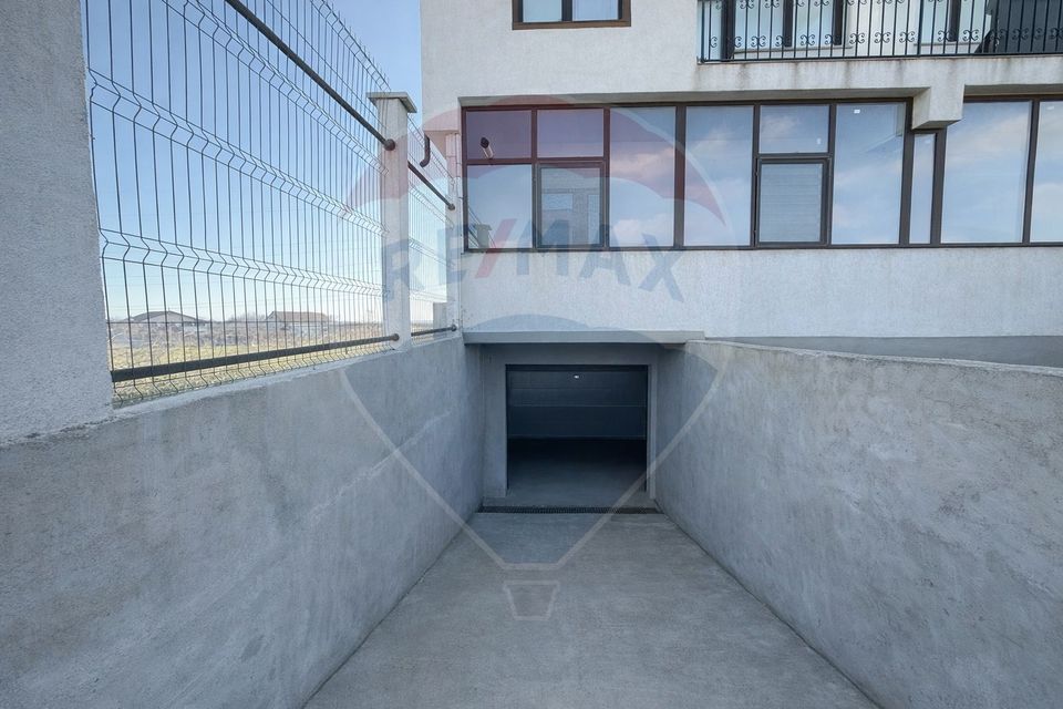 170sq.m Commercial Space for sale