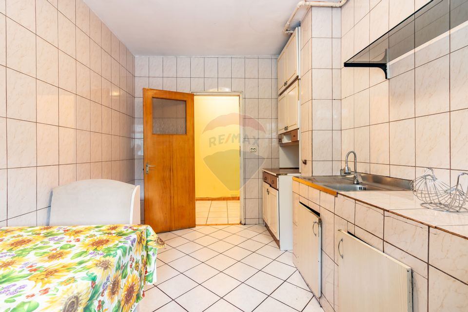 Apartament cu 3 camere de vânzare în zona Lacul Tei