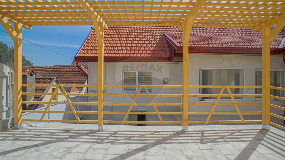 Casa renovată, cu garaj si teren de 679 mp, Scheii Brașovului