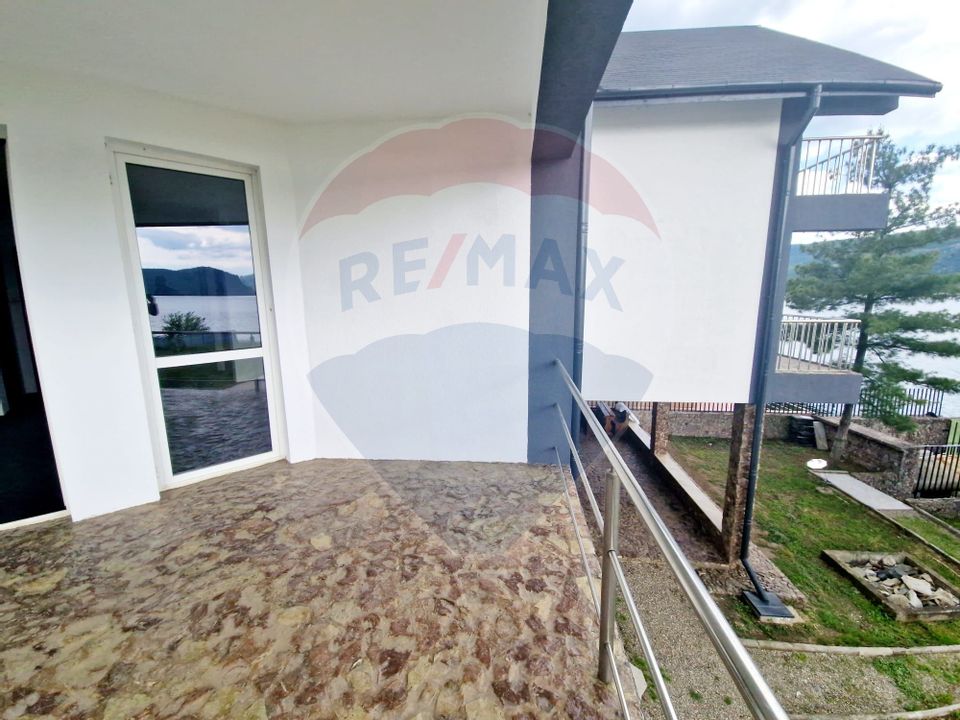 Pensiune Eselnita / 16 camere / Teren - 1448 mp / Ponton