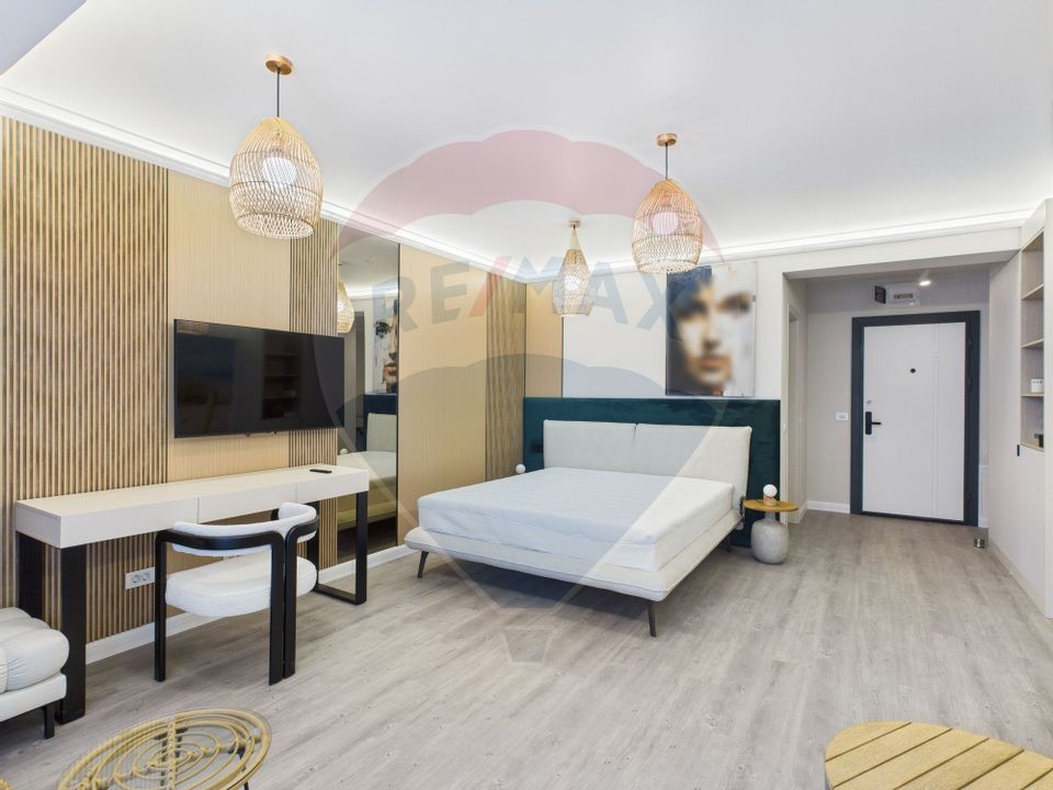 Studio cu vedere la mare | White Titanic – Mamaia Sat