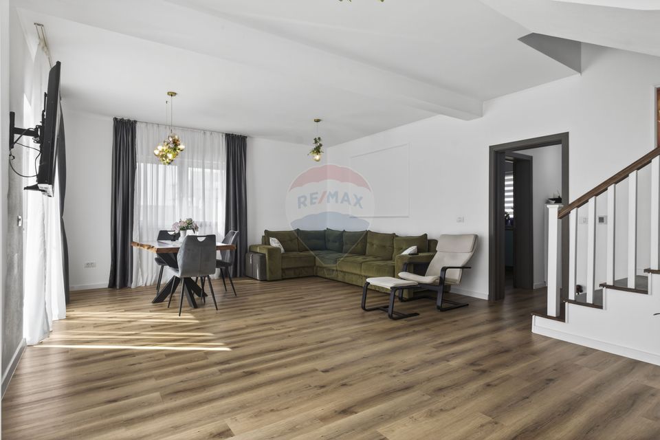 Casă la cheie cu teren 544 mp de vanzare in zona 6 Vanatori,Arad