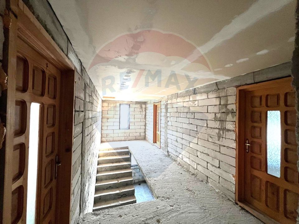 Casă / Vilă cu 6 camere de vânzare în BUHUȘI Județul BACĂU