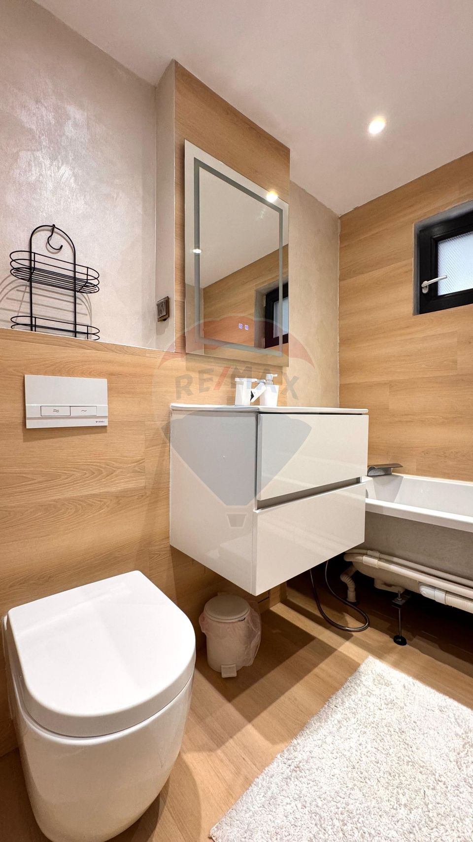 Apartament cu 4 camere, de vânzare, Tomis Nord, Rovere