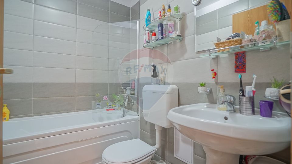 Apartament 2 camere cu parcare și grădină 30mp, zona Tractorul