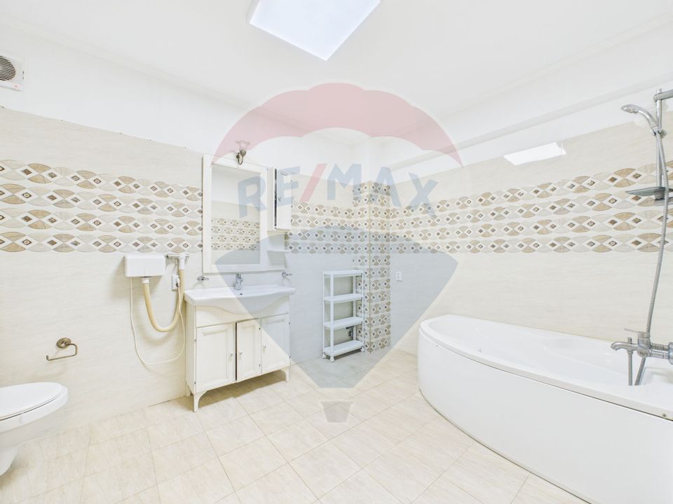 Apartament spatios 4 camere | 122 mp | Damaroaia