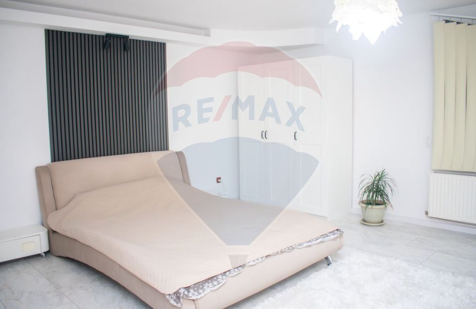 Casă / Vilă cu 5 camere de vânzare