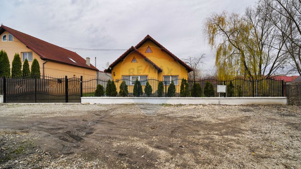 Renovated House with Land 1830 sqm in Prejmer!