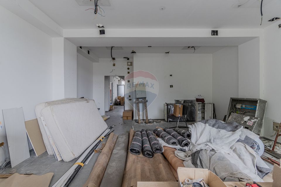 Cladire de 902 mp utili de vânzare, zona Grivitei - DN 13, COMISION 0