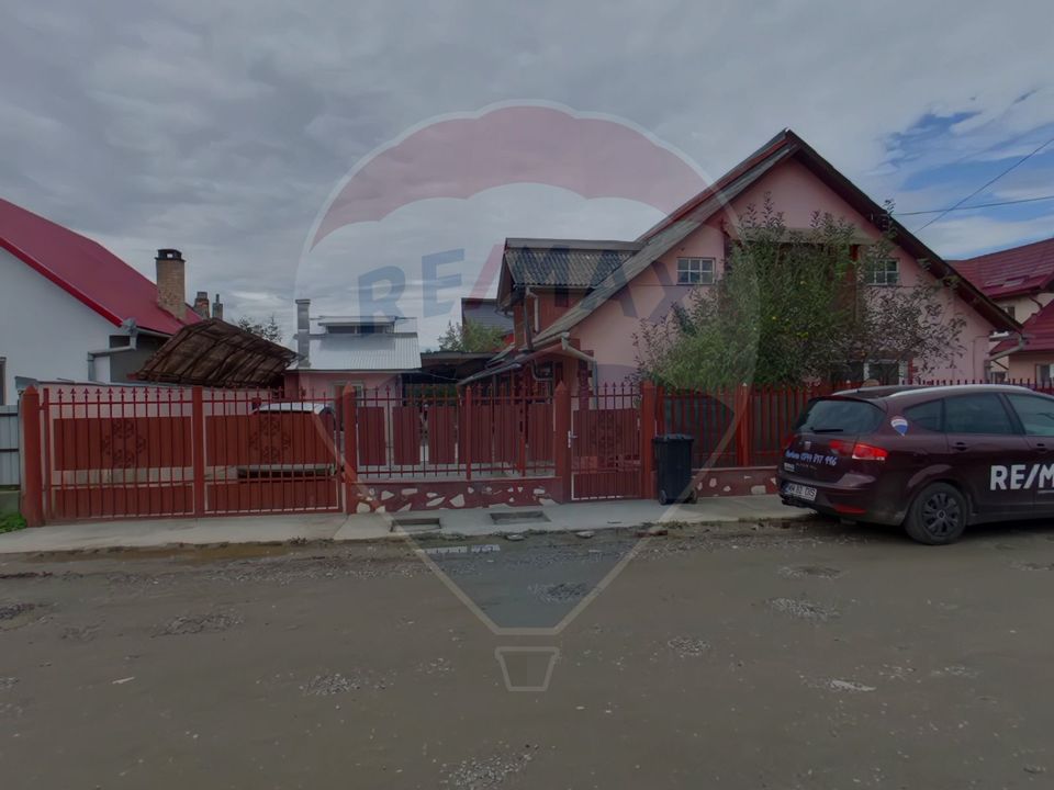 Casă / Vilă cu 16 camere de vânzare în zona Bobâlna